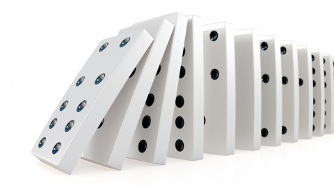 LA VITA È COME UN DOMINO, TI ABBANDONA UN PEZZO ALLA VOLTA LA VITA È COME UN DOMINO, TI ABBANDONA UN PEZZO ALLA VOLTA